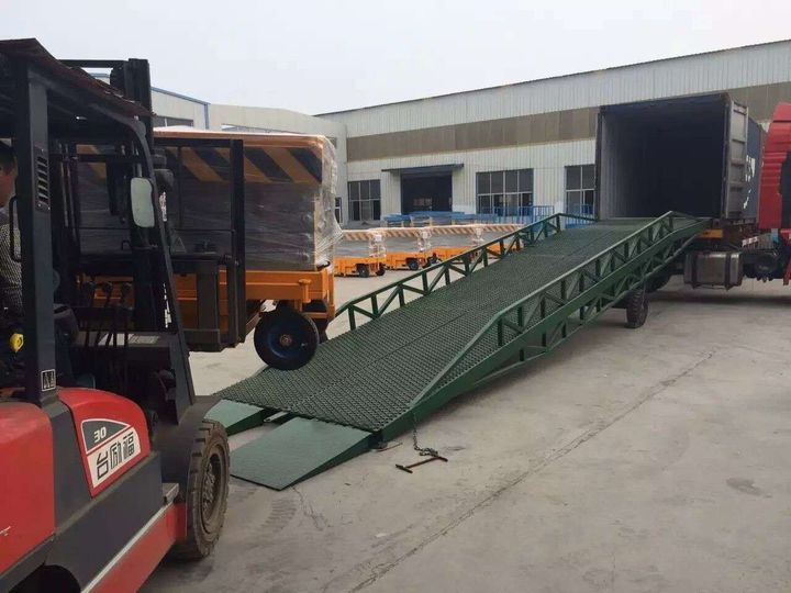 移（yí）動式登車橋